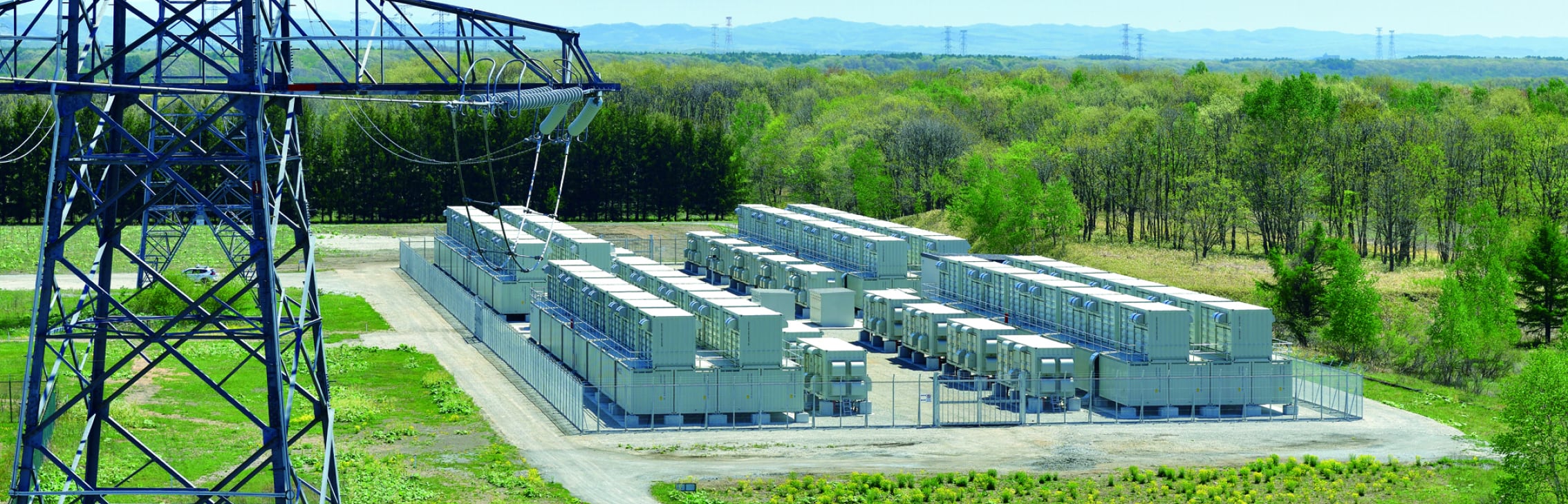 レドックスフロー電池が森の中に配置された画像