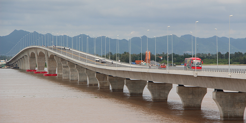 開通したラックフェン橋は市街地と港を結ぶ重要なインフラとして機能（写真提供：三井住友建設（株））